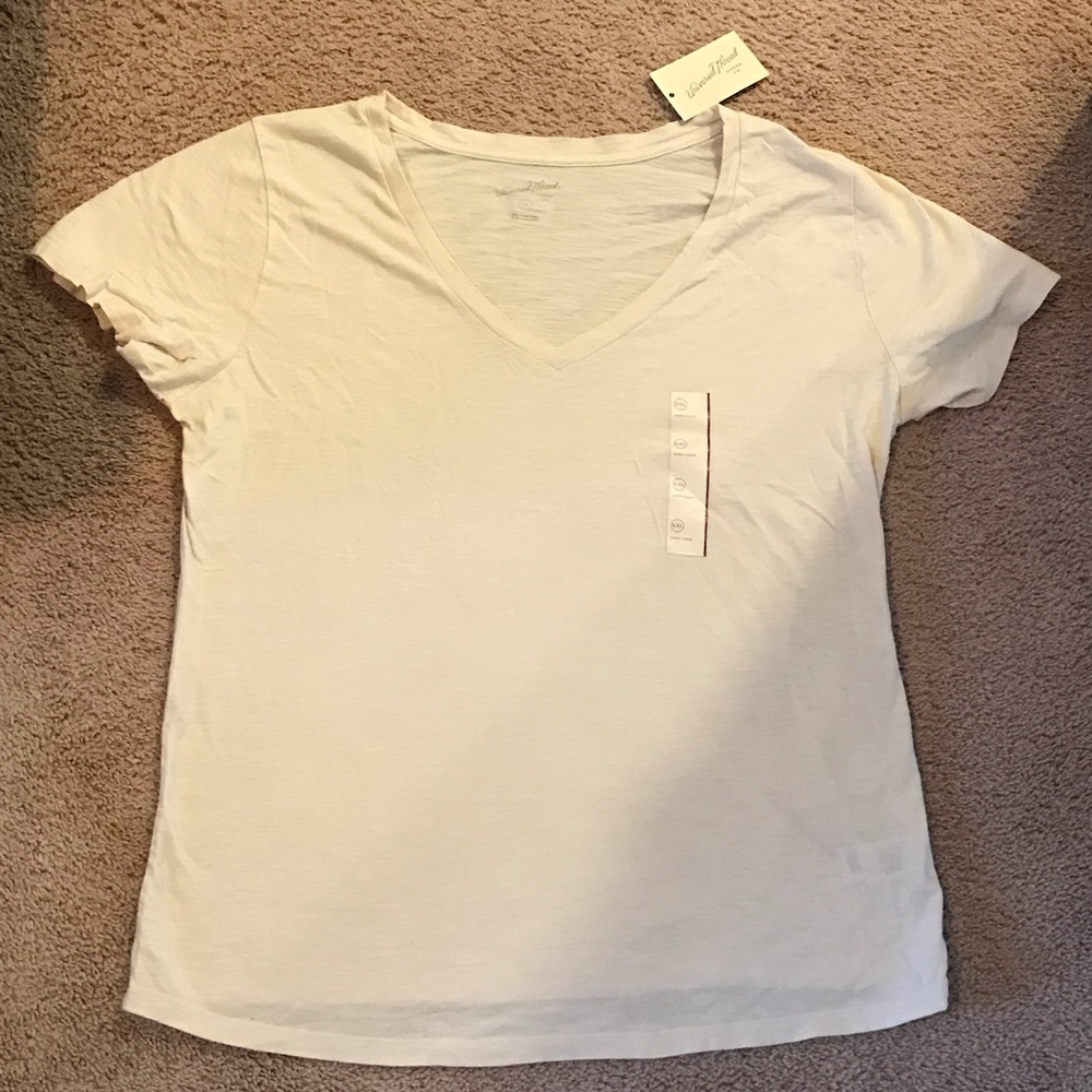 Universal Thread Cream Short Sleeve V-Neck Tee